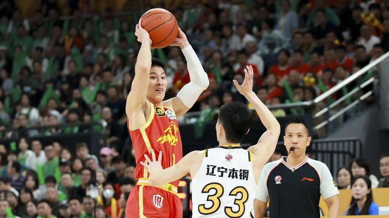 爱游戏官网入口-安徽男篮凭着团队合作，战胜对手