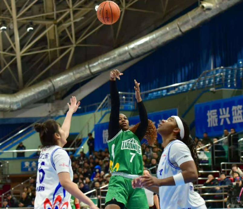 爱游戏在线-辽宁队在关键时刻逆转比赛，取得胜利！