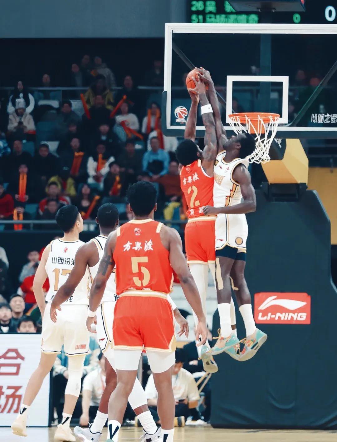 江苏男篮负于山西队,近期战绩不佳 江苏男篮负于山西队,近期战绩不佳