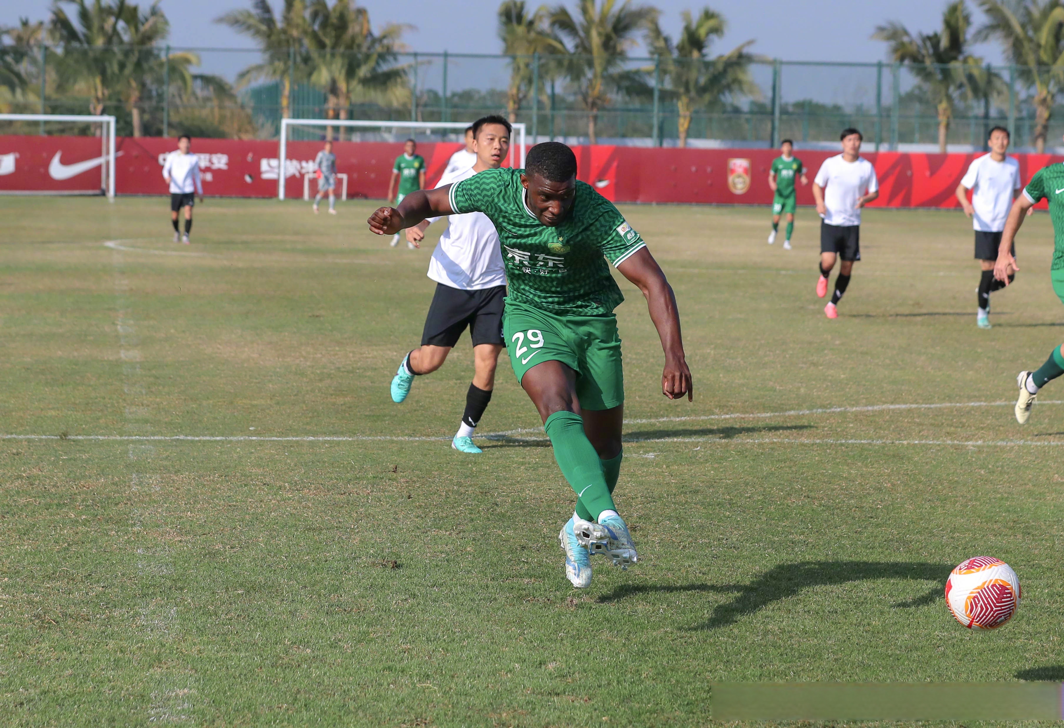 北京国安客场战胜对手，继续保持领先的简单介绍