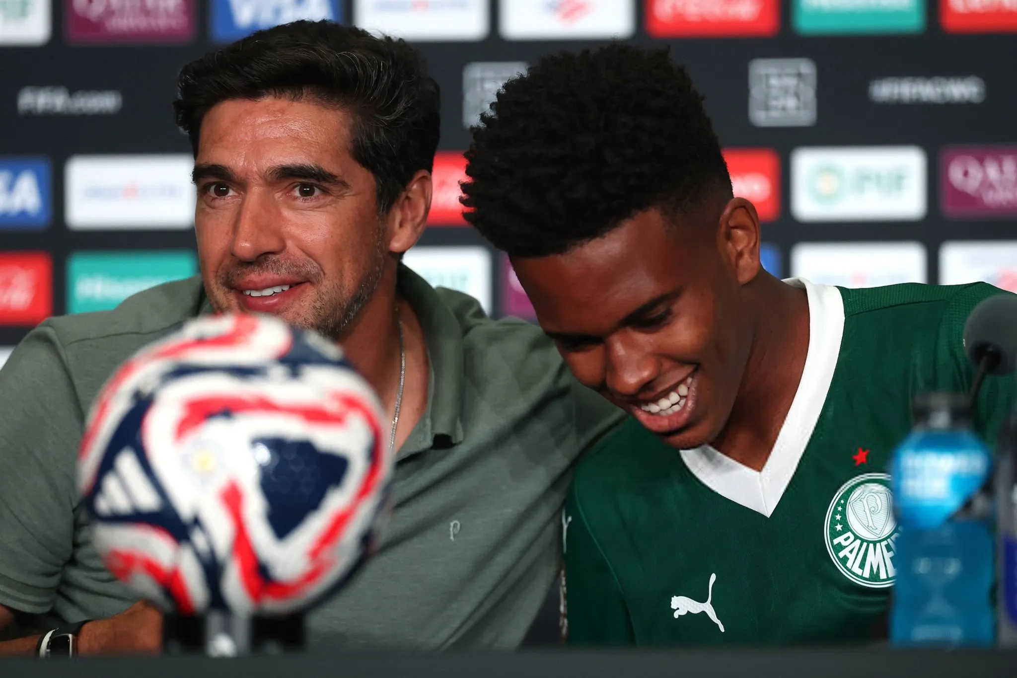 帕尔梅拉斯主场迎战曼联，锋线火力引爆看点的简单介绍