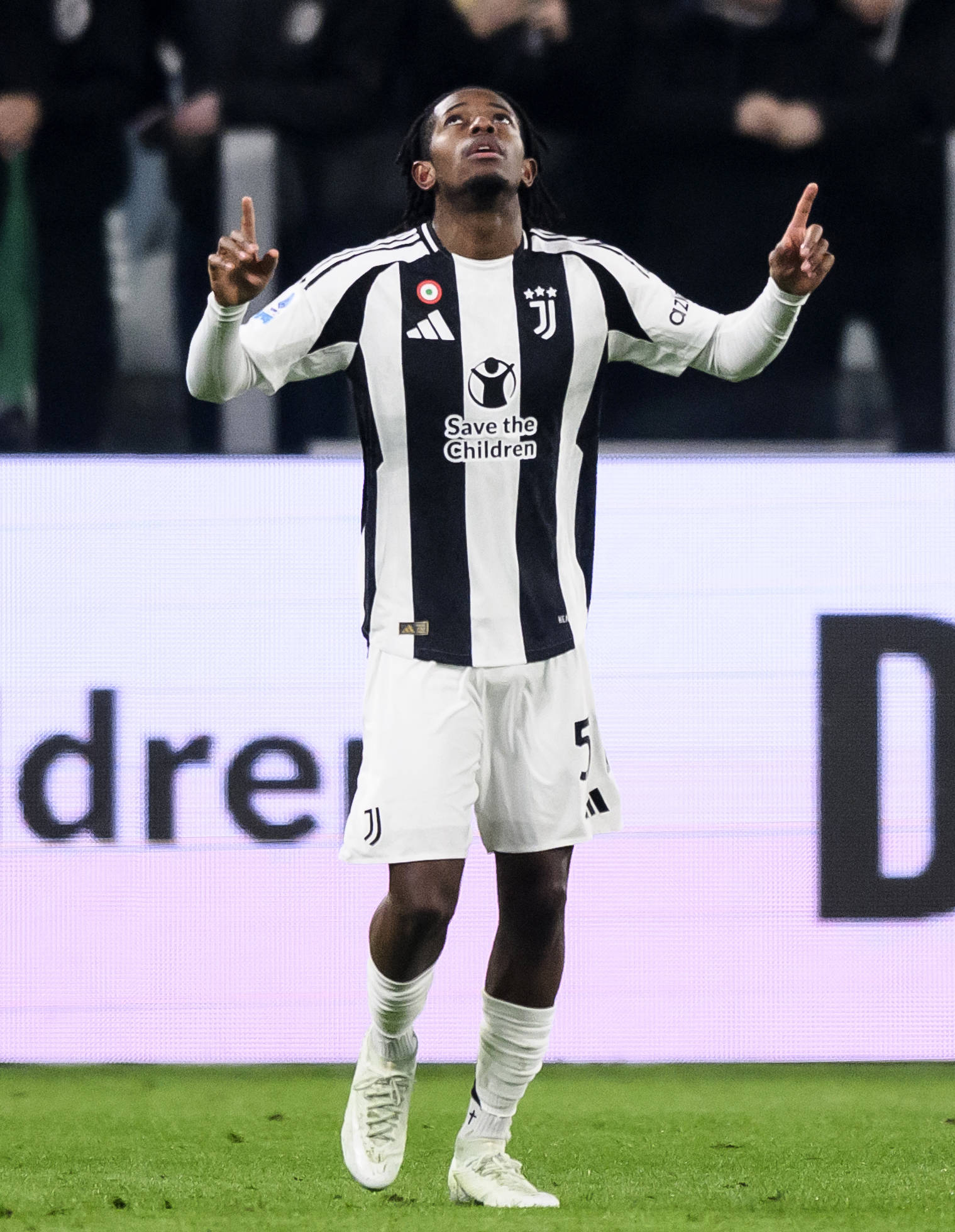 包含尤文险胜，意甲劲旅雄心勃勃的词条