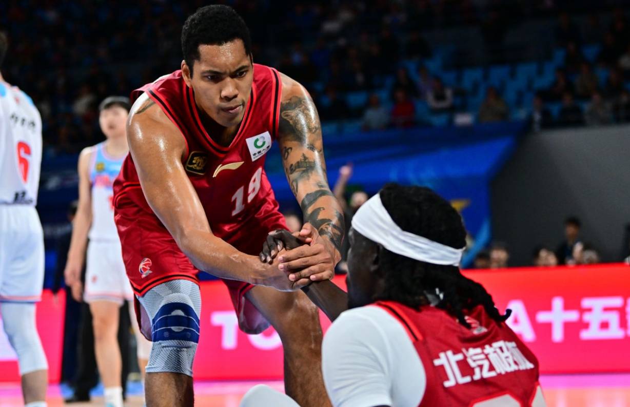 爱游戏官网-包含独领风骚的一战，球队在CBA比赛中一骑绝尘的词条