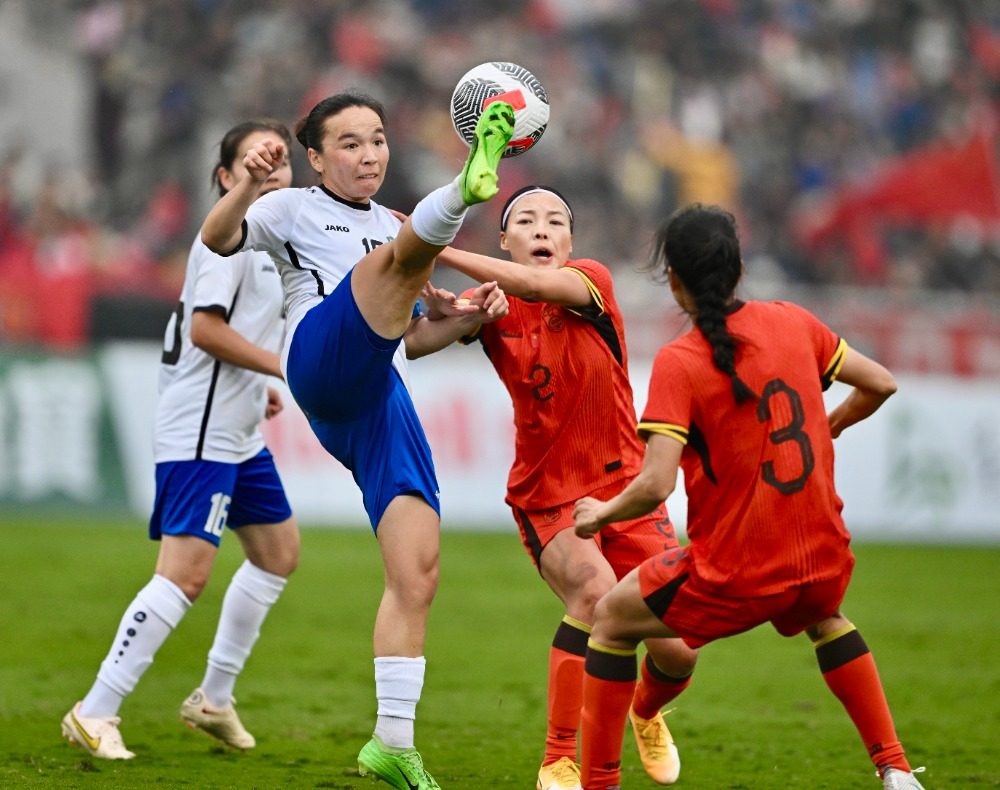 包含中国女足备战足球争霸赛，决胜一搏的词条