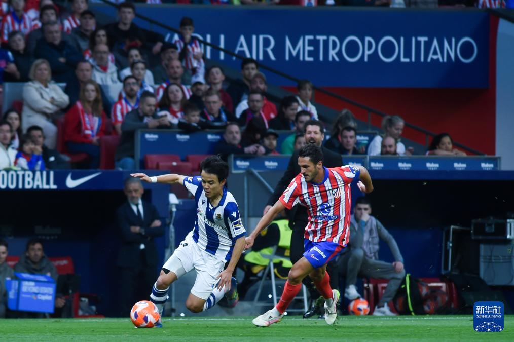 马德里竞技队主场迎战巴塞罗那队，备战西甲