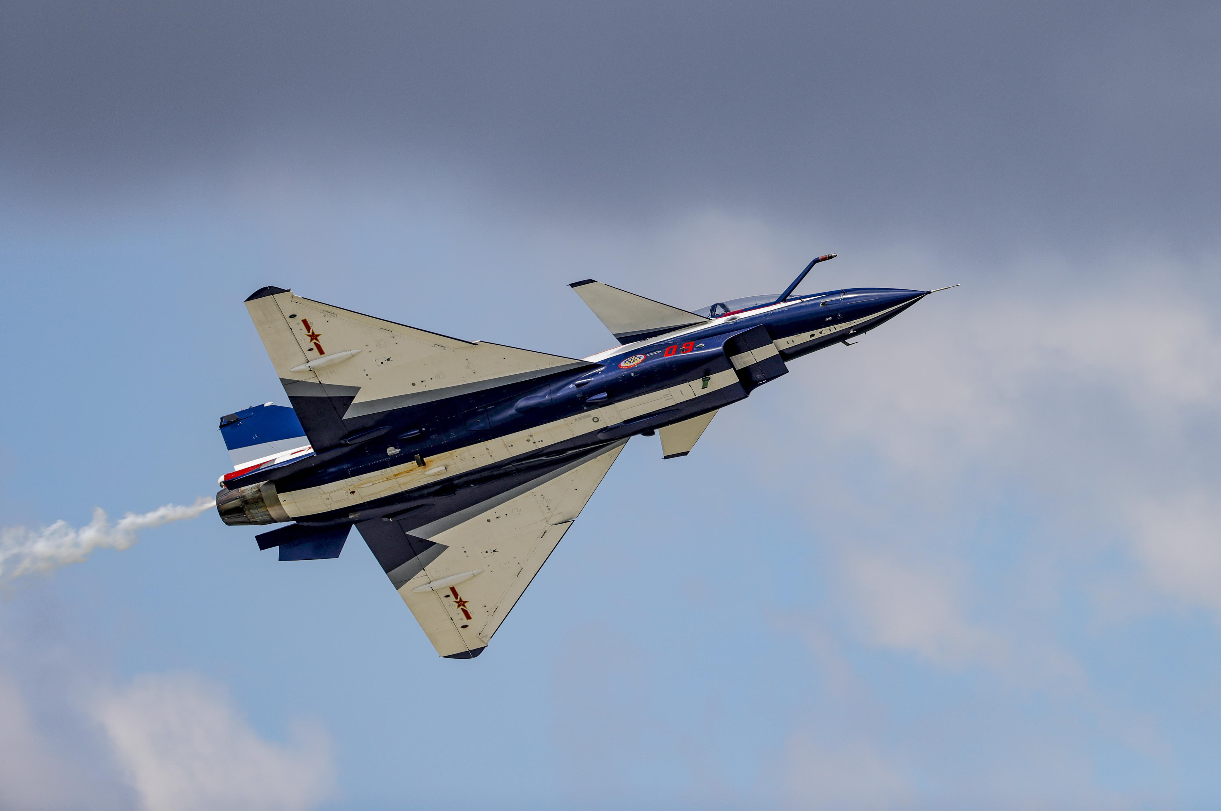 里昂中场技惊四座,助球队破解对手防线 里昂中场技惊四座,助球队破解对手防线