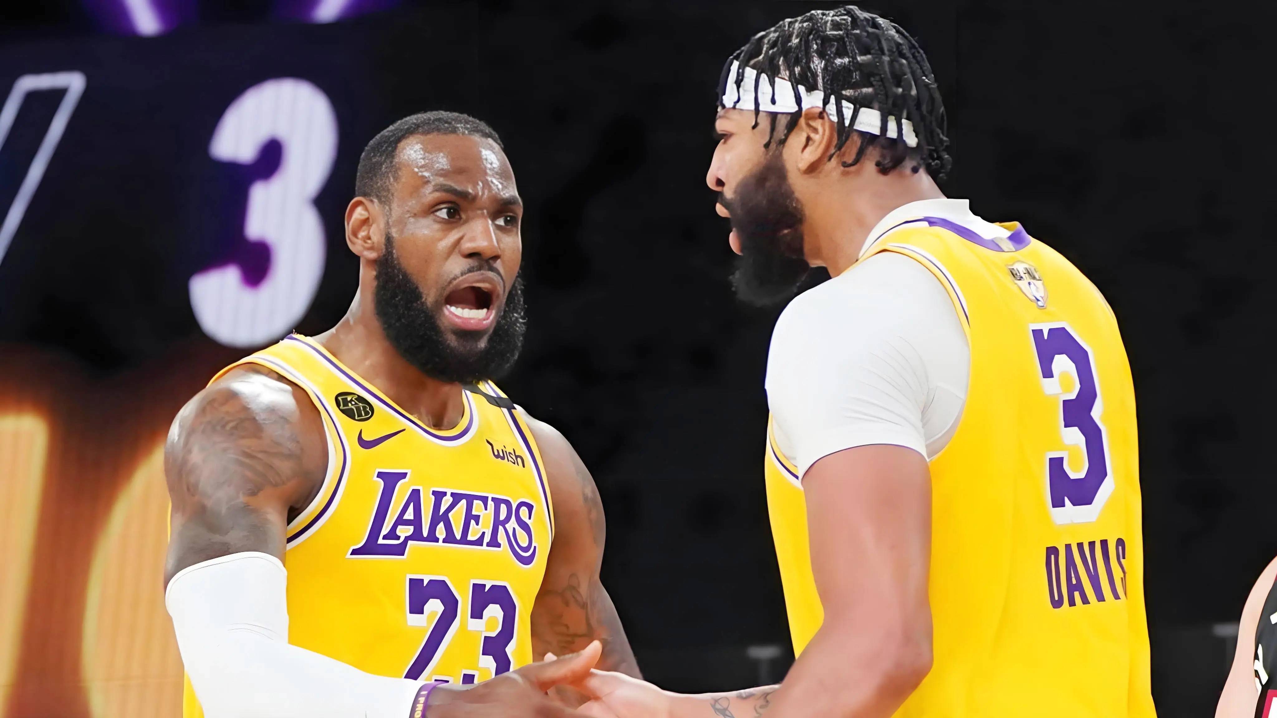 包含灰熊比赛中生变——约翰逊奇迹回归球场再现老将风采的词条