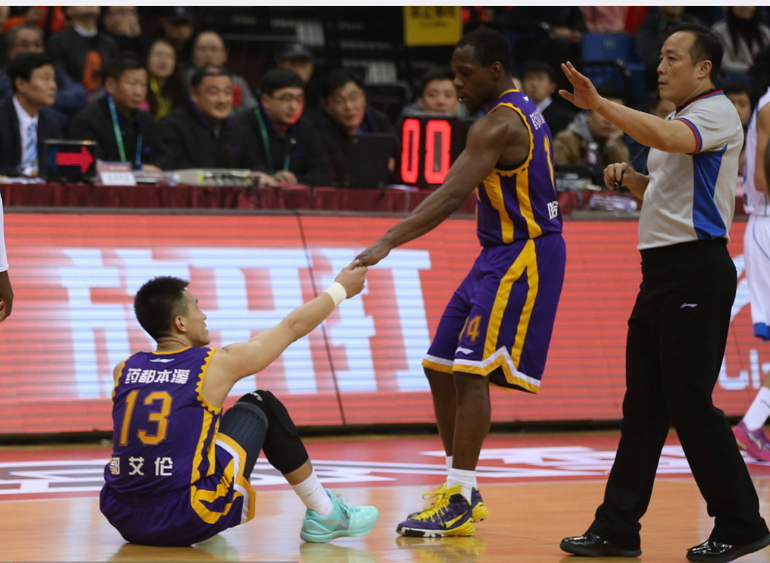 爱游戏亚洲官网-后卫进球成为杀手锏，帮助球队取得胜利的简单介绍