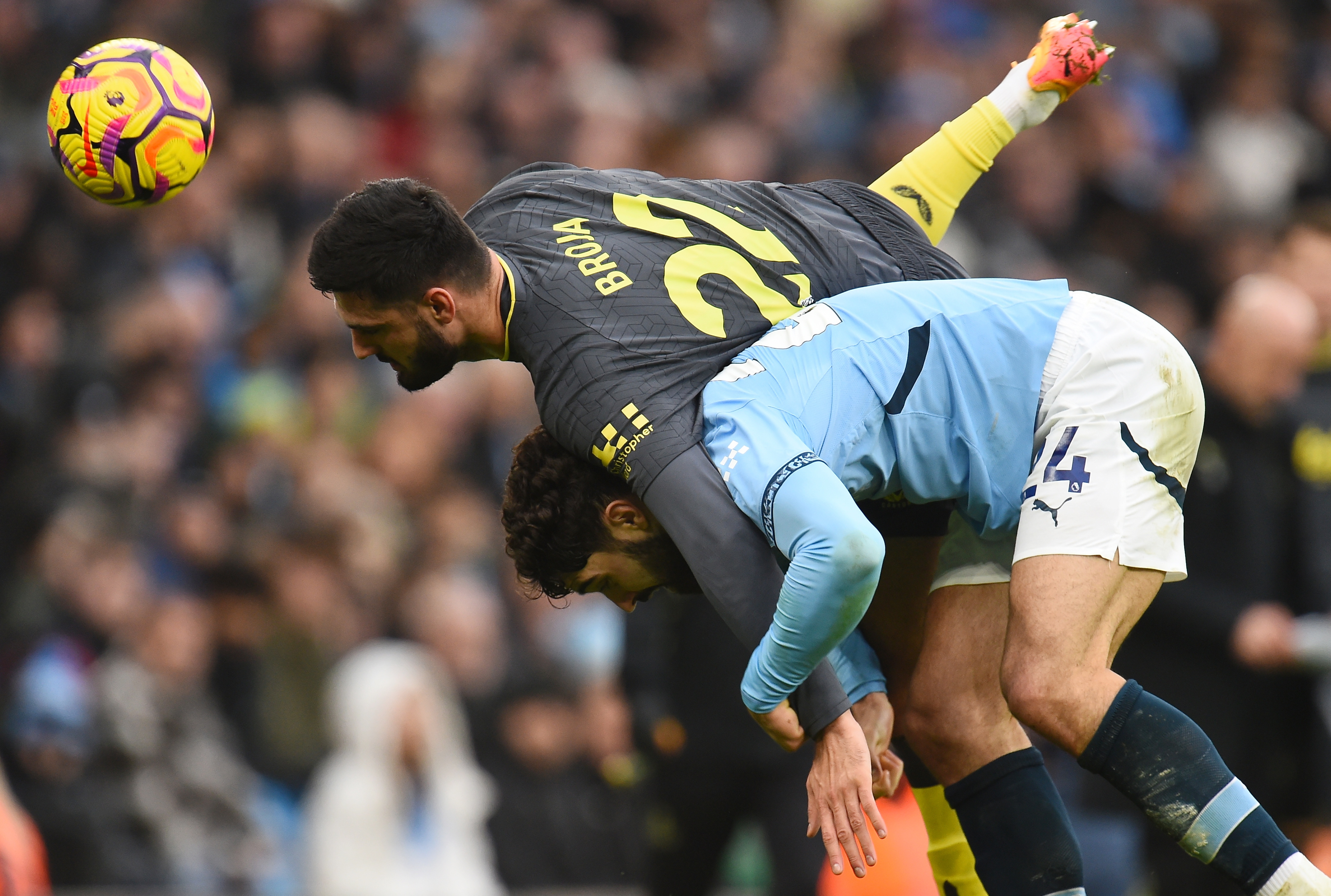 巴拉多利德队员顽强防守，取得胜利