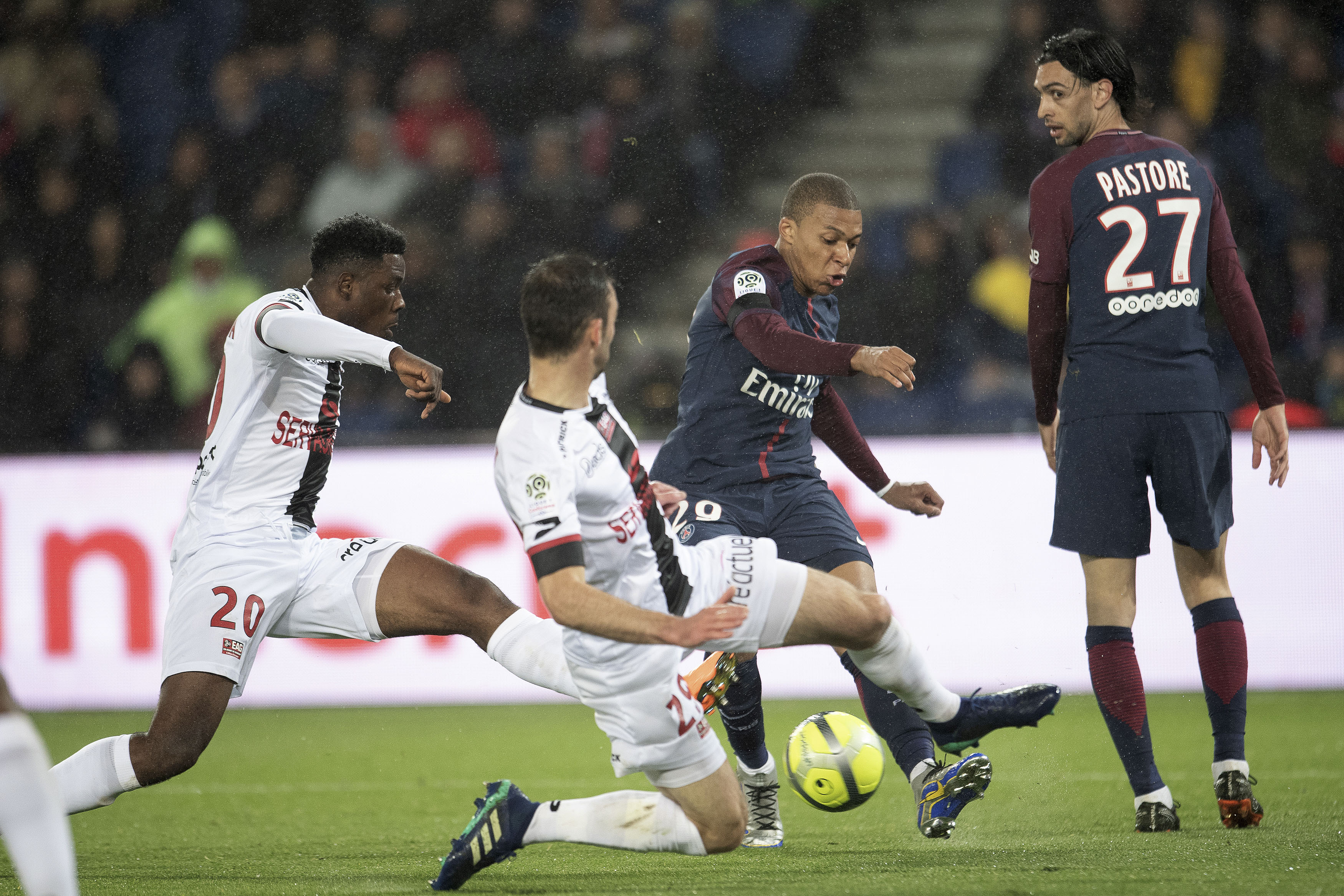 爱游戏官方登录入口-关于甘冈客场大胜，法甲积分榜上攀升数位的信息