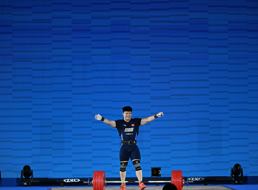 塞尔维亚举重选手勇夺金牌,全情投入的简单介绍 塞尔维亚举重选手勇夺金牌,全情投入的简单介绍